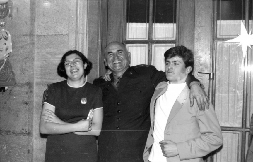 Ученици и учители от 35 ГРЕ посрещат Новата 1972 година, Антон Донев
