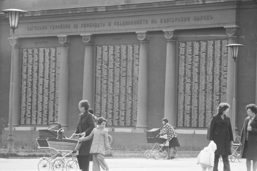 Паметник на първи и шести пехотен полк. Фотограф Панайот Бърнев. 
, Милена Николова