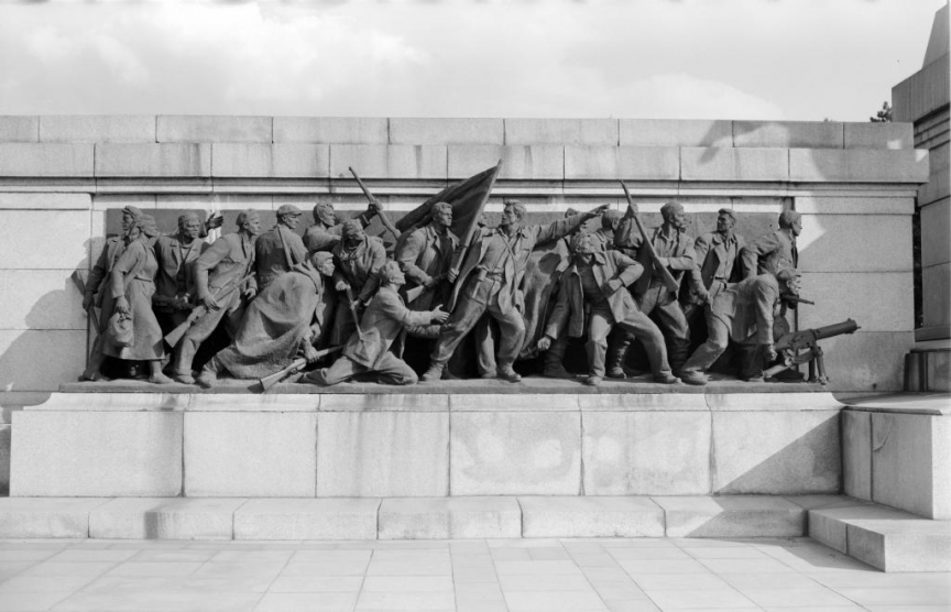 Паметник на Съветската армия, Фотограф Панайот Бърнев, Милена Николова