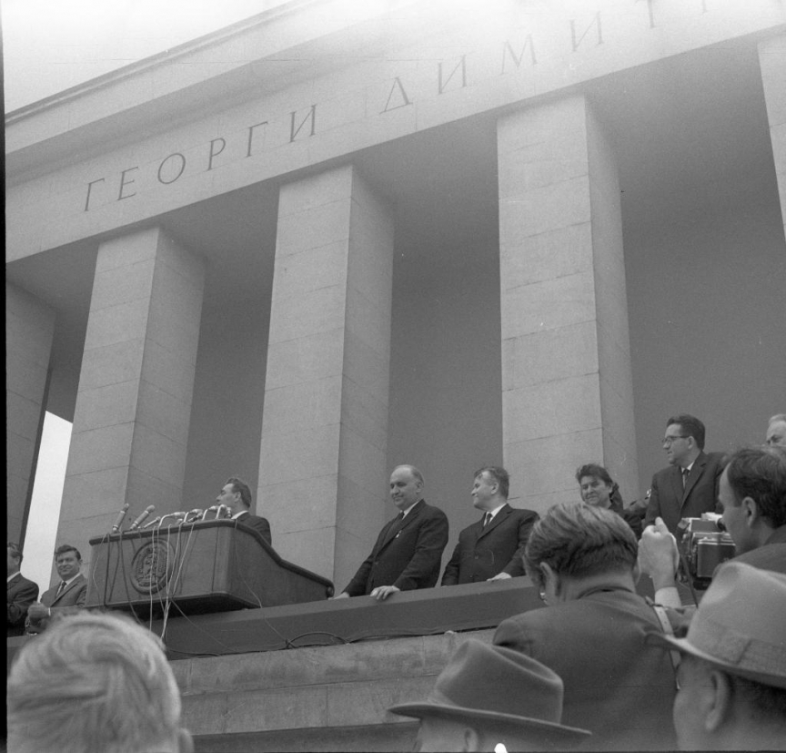 Митинг по случай договор за сътрудничество и взаимопомощ между СССР и НРБ на 20 май 1967. Мавзолей на Георги Димитров, БВА
