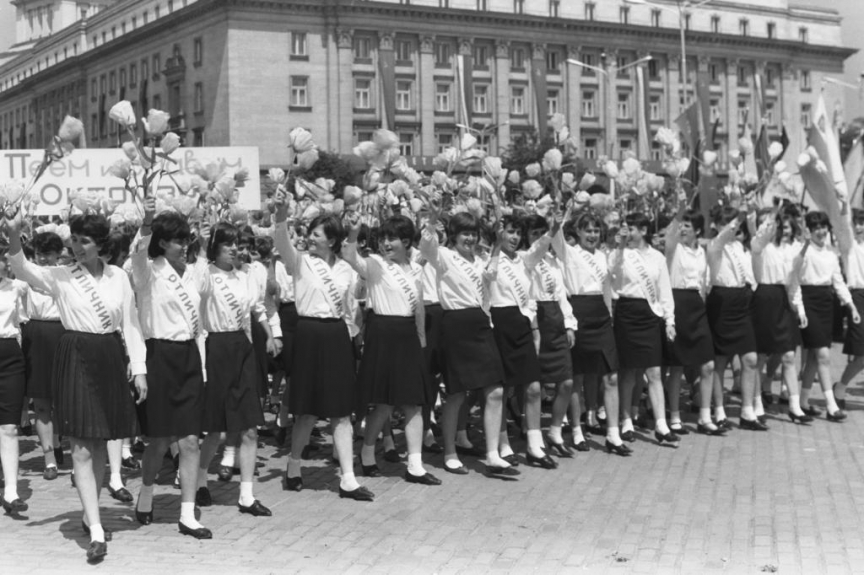 Площад "9 септември" (сега площад "Независимост"); Партиен дом на БКП (сега сграда на Народното събрание)., БВА