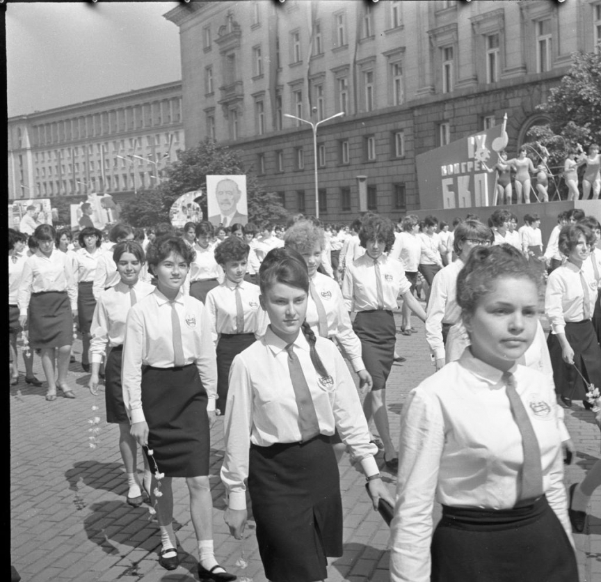 Площад "9 септември" (сега площад "Независимост"). Партиен дом на БКП; , БВА