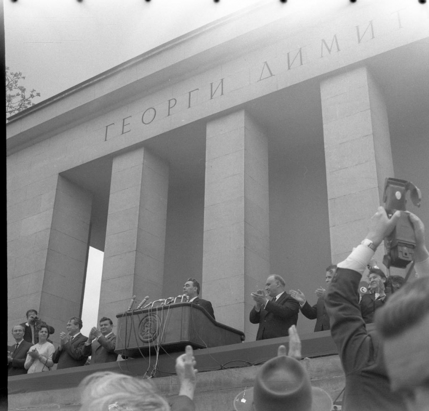Митинг по случай договор за сътрудничество и взаимопомощ между СССР и НРБ на 20 май 1967. Мавзолей на Георги Димитров, БВА