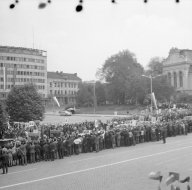 Митинг по случай договор за сътрудничество и взаимопомощ между СССР и НРБ на 20 май 1967. Площад "9 септември" (сега площад "Независимост"); Царски дворец; Държавен Архив, БВА
